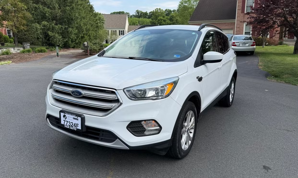 Ford Escape, front three-quarter exterior