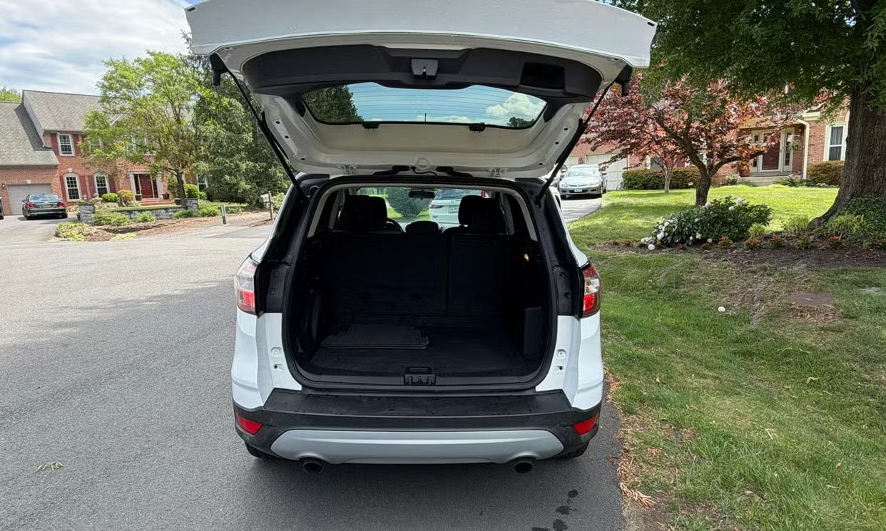 Ford Escape, cargo area