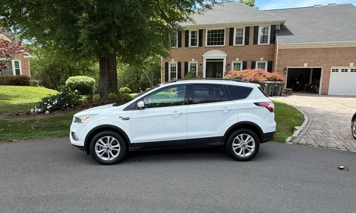 Ford Escape, driver-side exterior