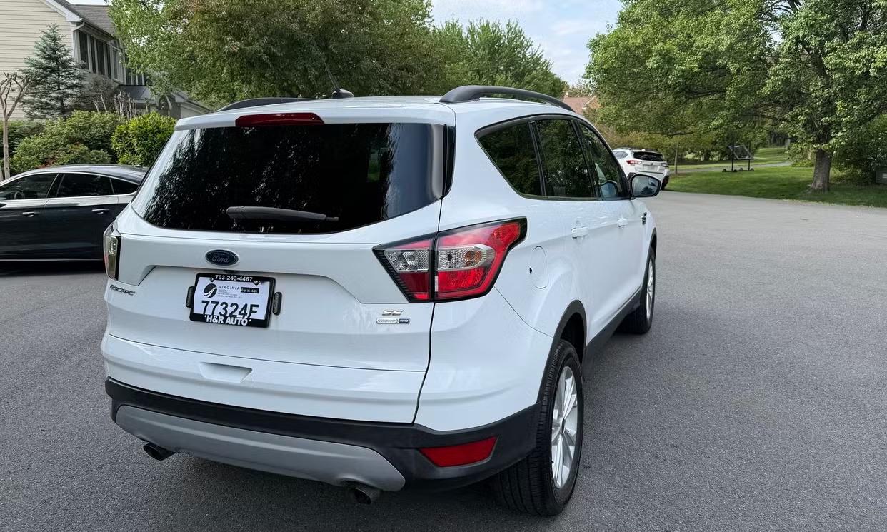 Ford Escape, passenger-side rear exterior